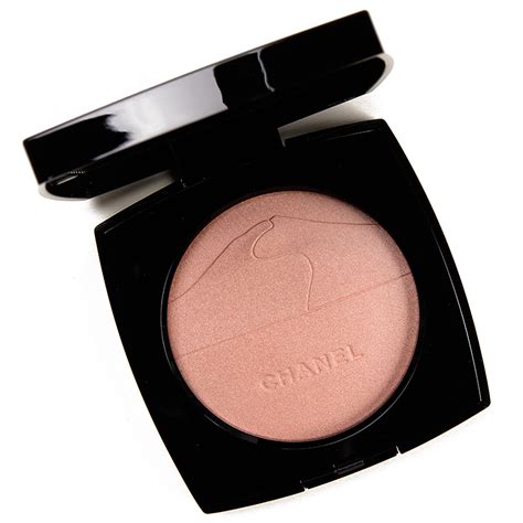 Chanel Eclat du Desert Illuminating Powder Review & Swatches